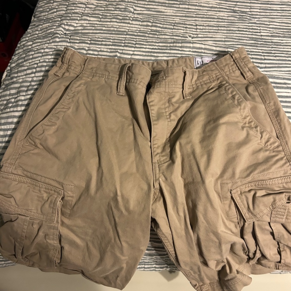 Gap cargo sharts - Picture 2 of 2